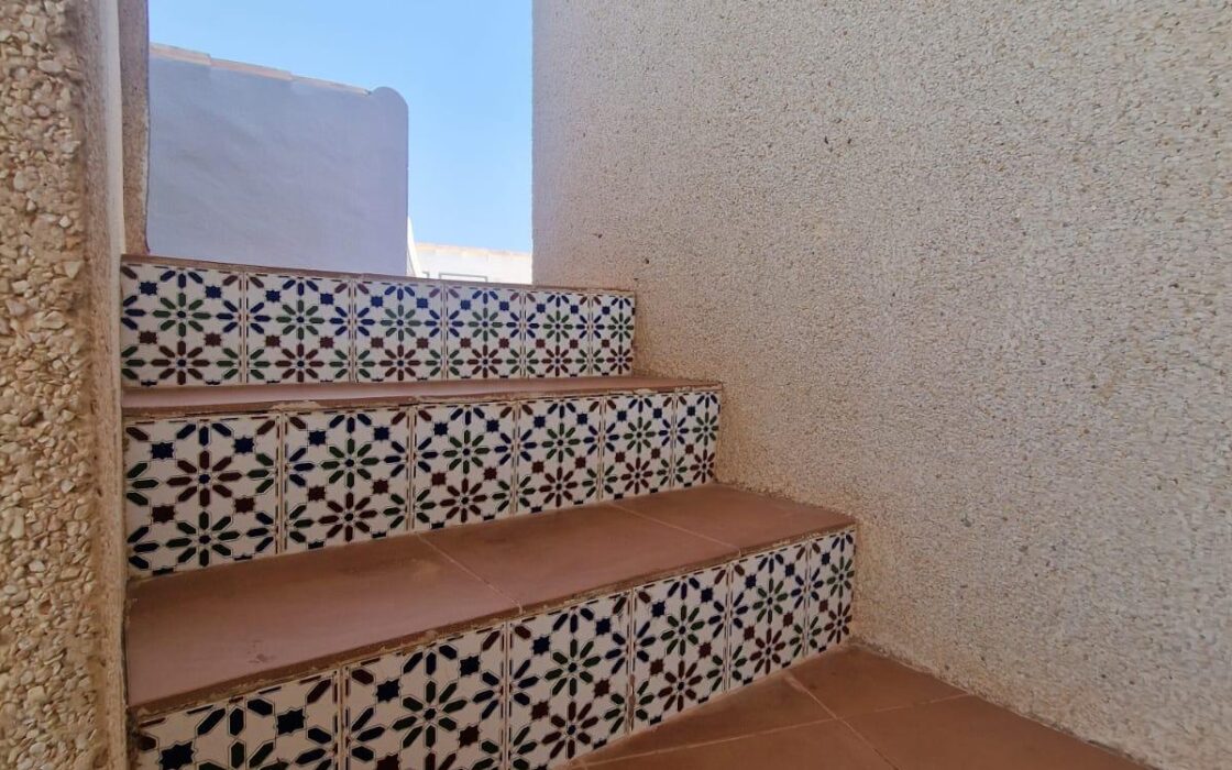 Бунгало 53 кв.м в Торревьехе с террасой у моря