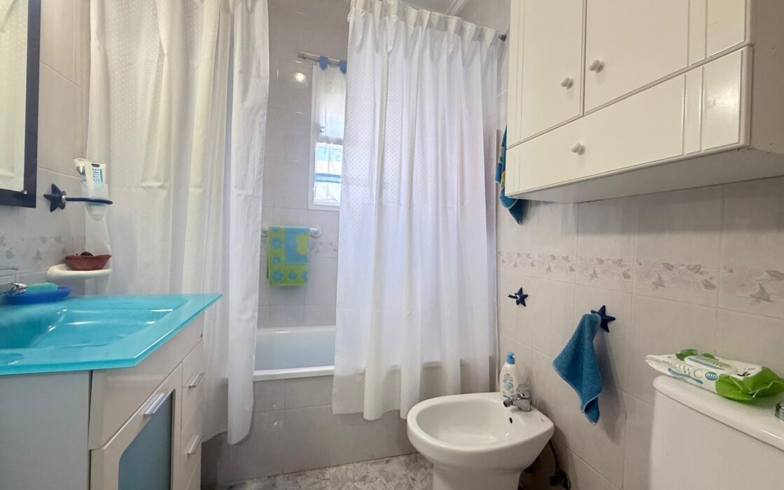 Бунгало 70 кв.м в Ориуэла Косте у моря с 3 спальнями