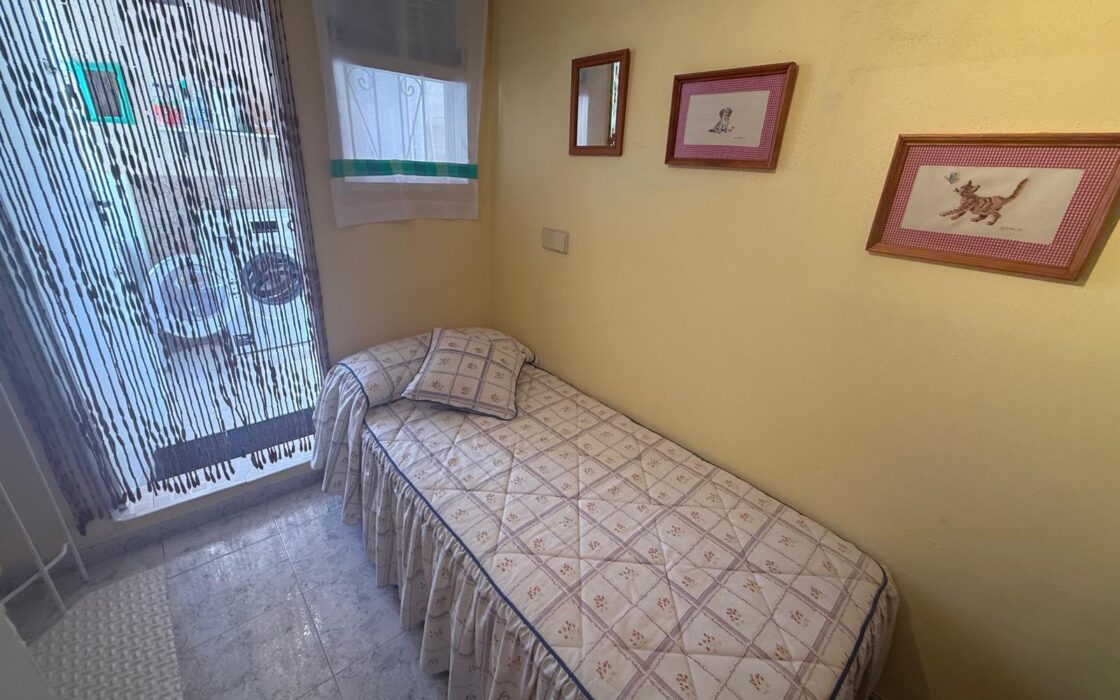 Бунгало 70 кв.м в Ориуэла Косте у моря с 3 спальнями