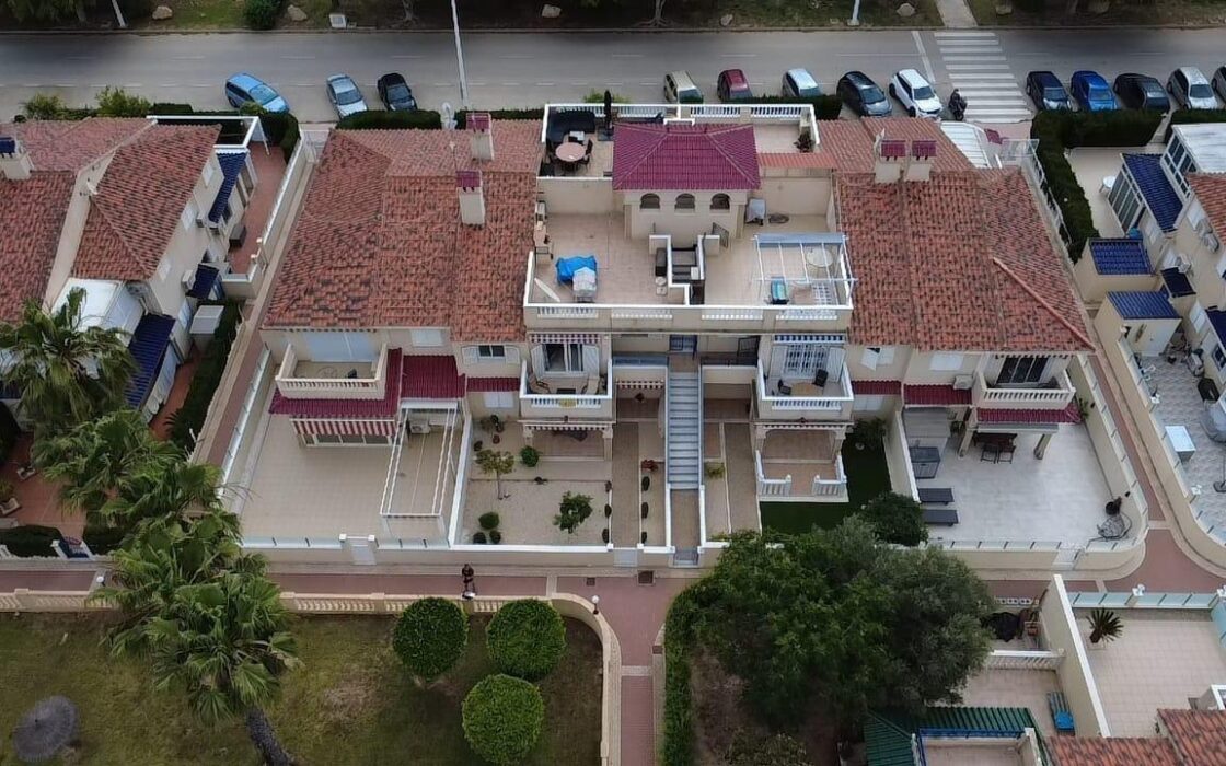 Бунгало в Ориуэла Коста с террасой 58 кв.м у моря