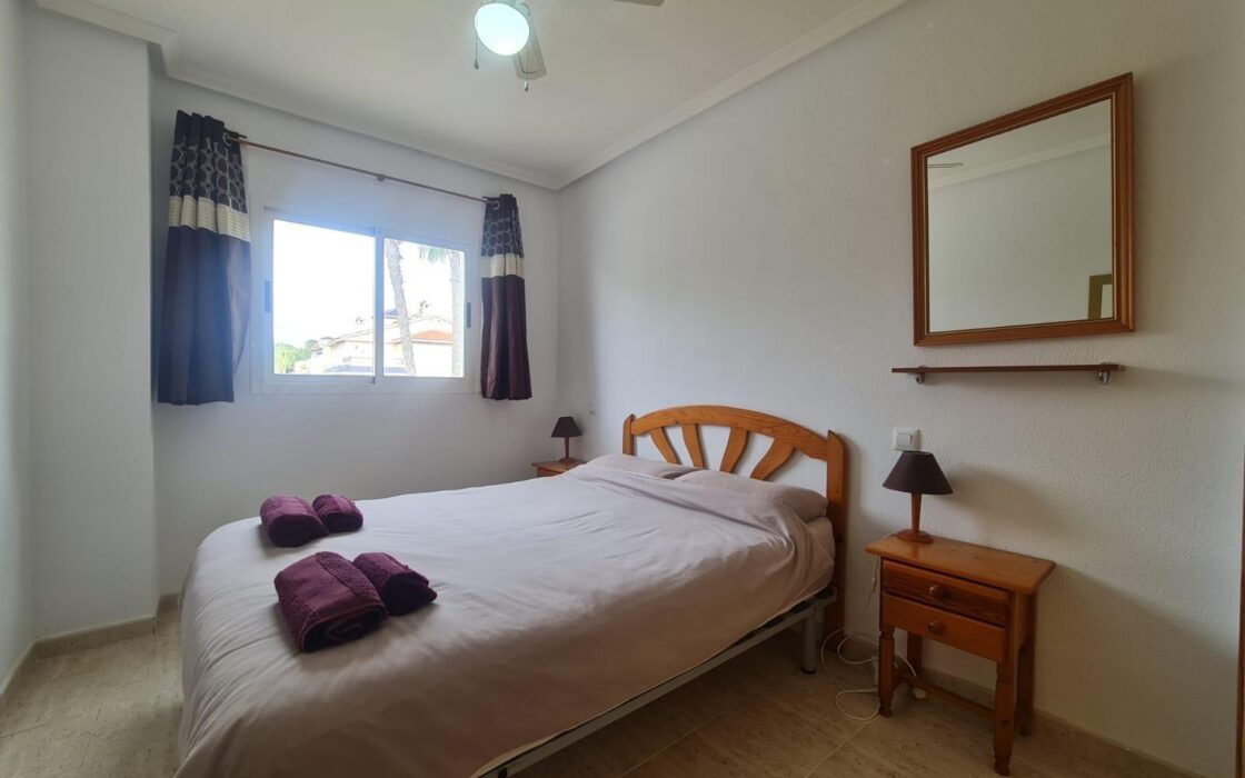 Бунгало в Ориуэла Коста с террасой 58 кв.м у моря