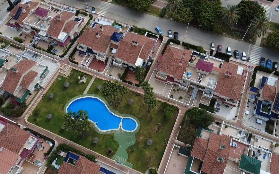 Бунгало в Ориуэла Коста с террасой 58 кв.м у моря