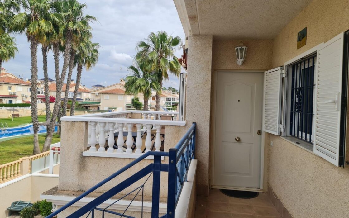 Бунгало в Ориуэла Коста с террасой 58 кв.м у моря