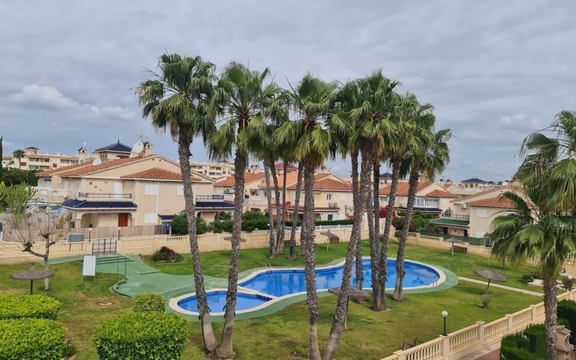 Бунгало в Ориуэла Коста с террасой 58 кв.м у моря