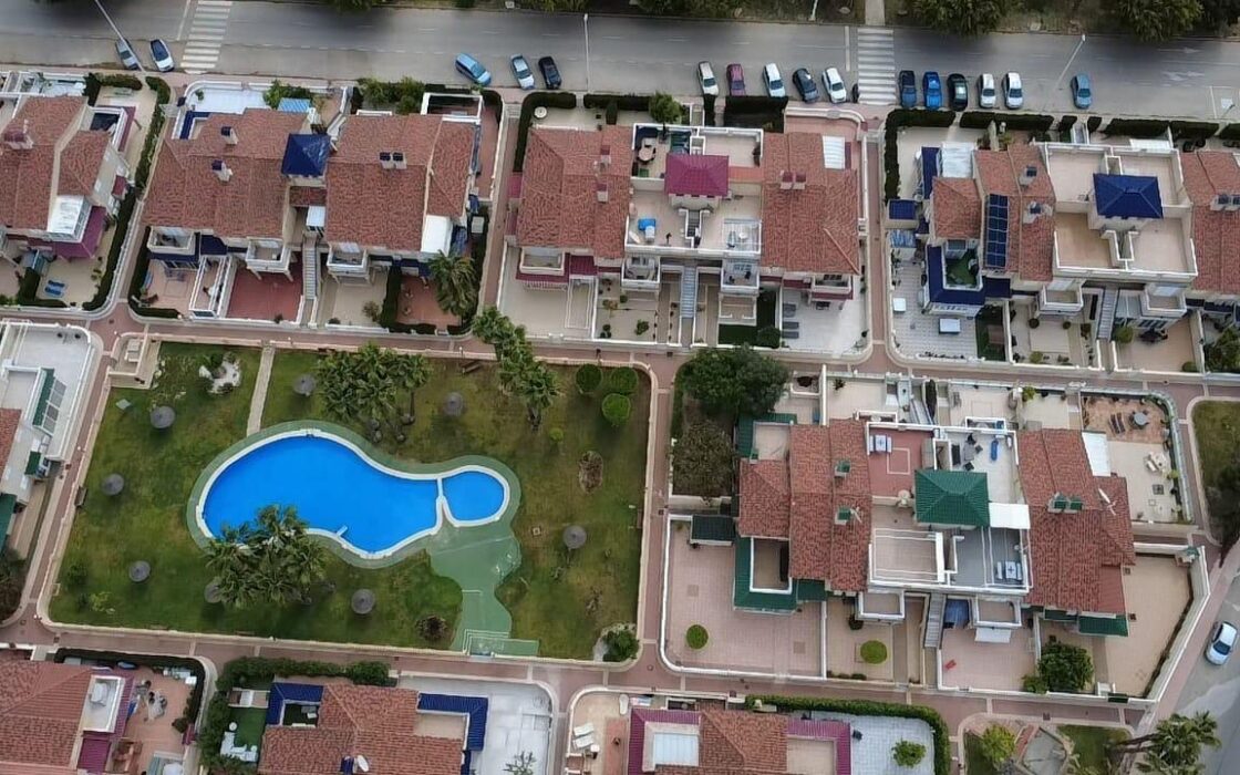 Бунгало в Ориуэла Коста с террасой 58 кв.м у моря