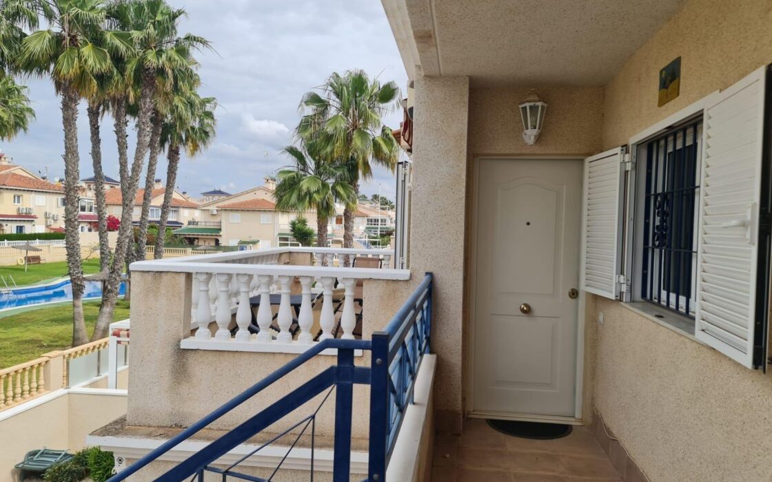 Бунгало в Ориуэла Коста с террасой 58 кв.м у моря