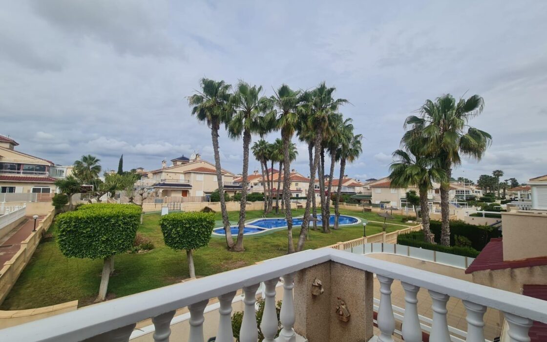 Бунгало в Ориуэла Коста с террасой 58 кв.м у моря