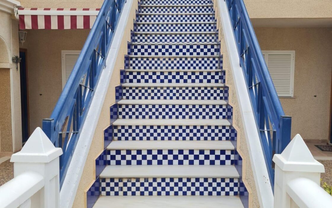 Бунгало в Ориуэла Коста с террасой 58 кв.м у моря