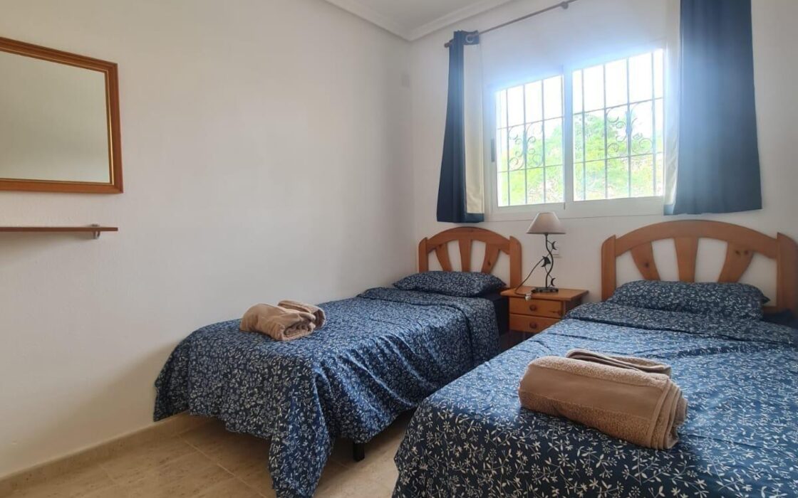 Бунгало в Ориуэла Коста с террасой 58 кв.м у моря