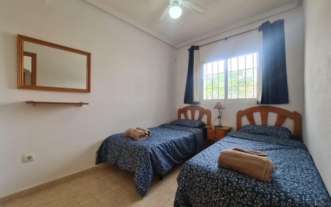 Бунгало в Ориуэла Коста с террасой 58 кв.м у моря