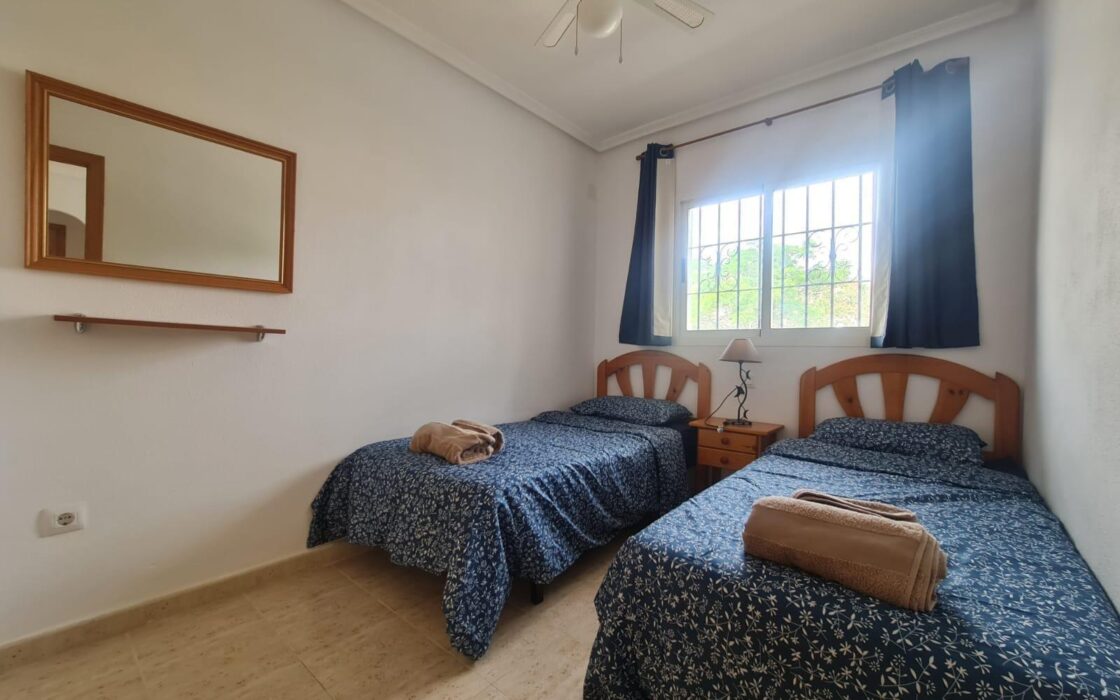 Бунгало в Ориуэла Коста с террасой 58 кв.м у моря