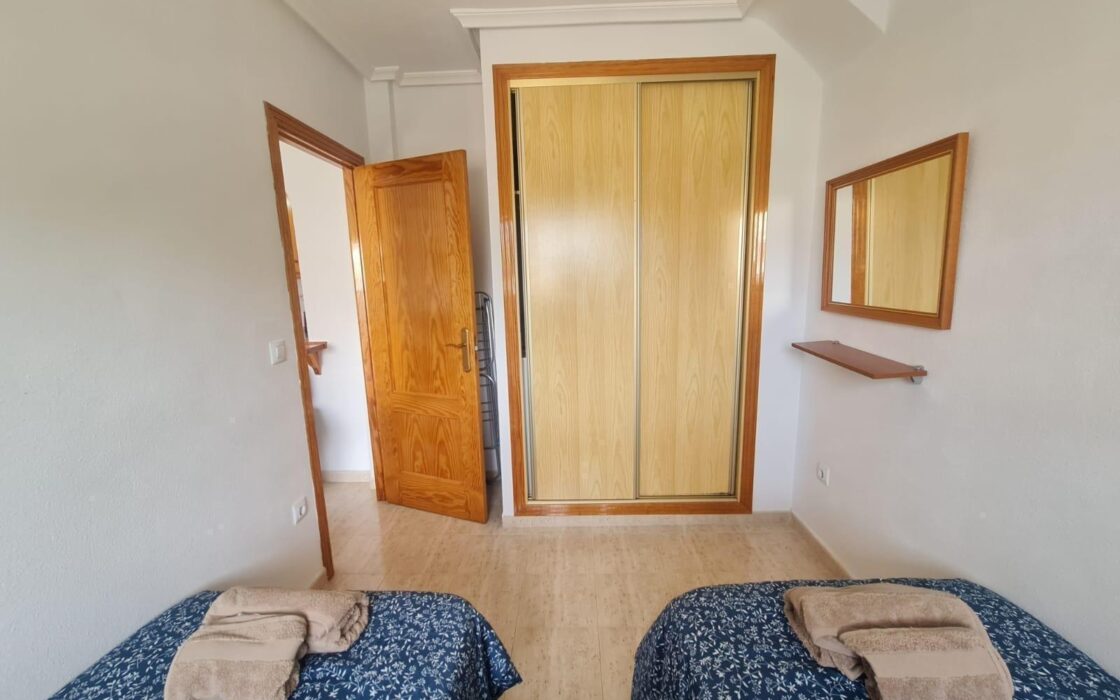 Бунгало в Ориуэла Коста с террасой 58 кв.м у моря