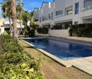 Стильне бунгало з терасою в Торрев’єсі 73 кв.м біля моря