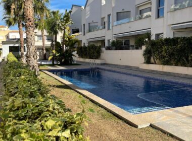 Стильное бунгало с террасой в Торревьехе 73 кв.м у моря