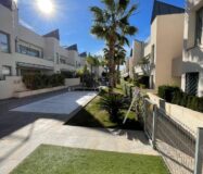 Стильне бунгало з терасою в Торрев’єсі 73 кв.м біля моря