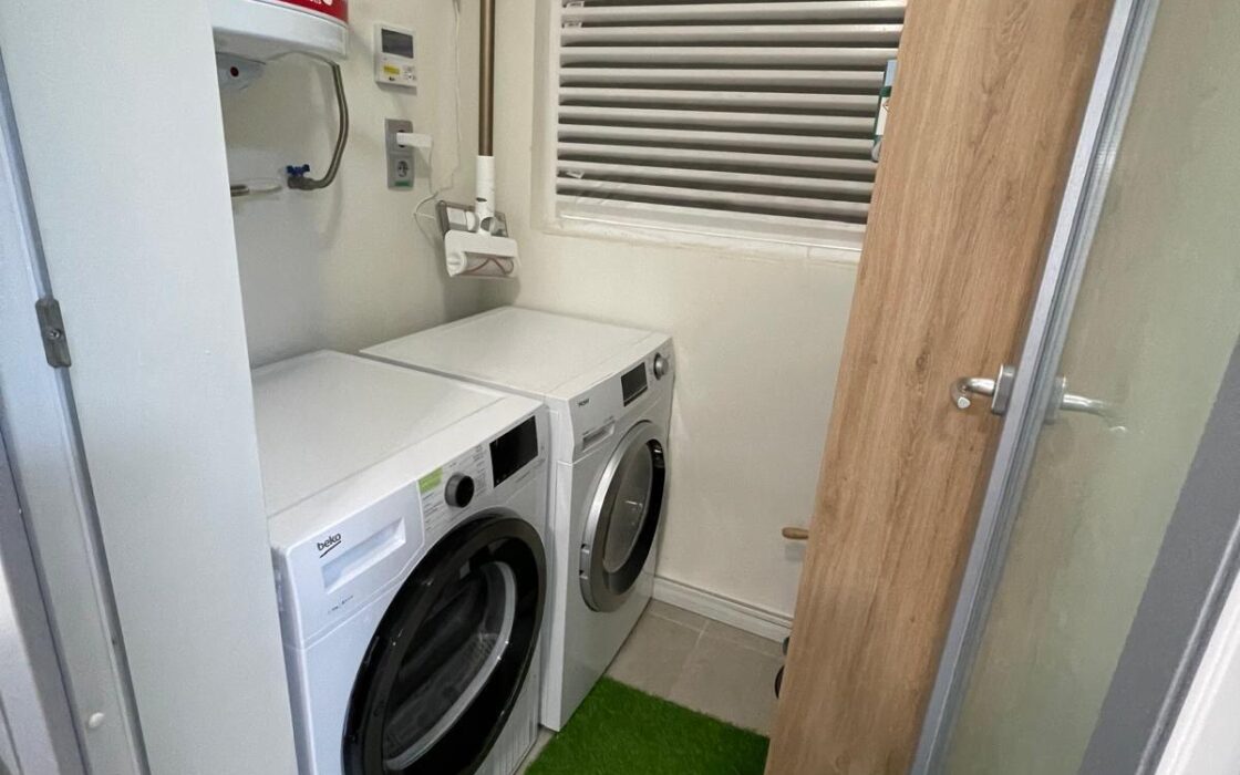 Стильне бунгало з терасою в Торрев’єсі 73 кв.м біля моря