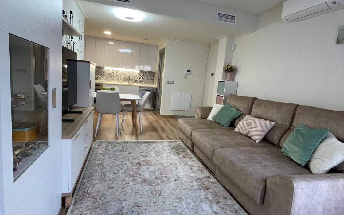 Стильне бунгало з терасою в Торрев’єсі 73 кв.м біля моря