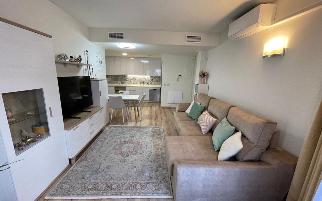 Стильне бунгало з терасою в Торрев’єсі 73 кв.м біля моря