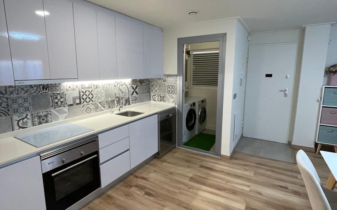 Стильне бунгало з терасою в Торрев’єсі 73 кв.м біля моря