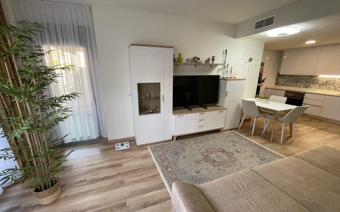 Стильне бунгало з терасою в Торрев’єсі 73 кв.м біля моря