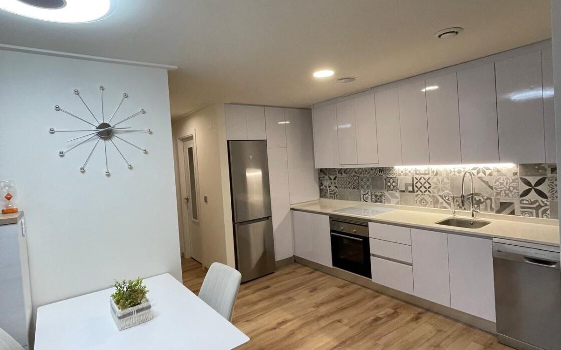 Стильне бунгало з терасою в Торрев’єсі 73 кв.м біля моря