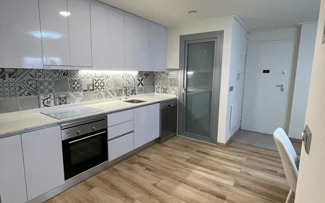 Стильне бунгало з терасою в Торрев’єсі 73 кв.м біля моря