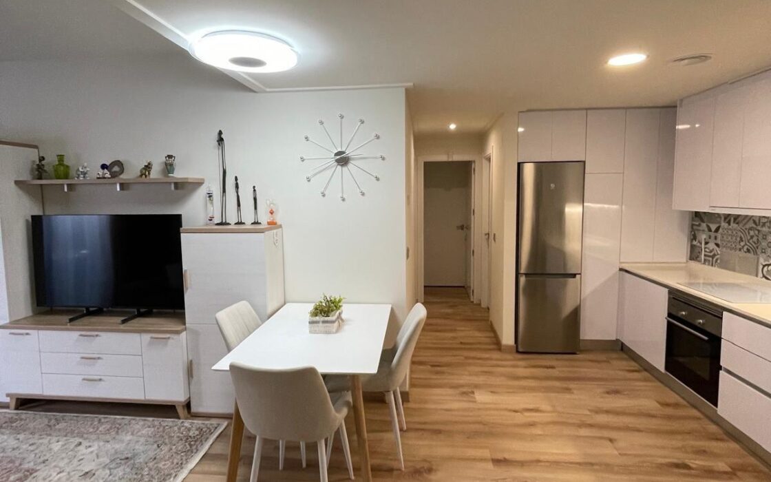 Стильне бунгало з терасою в Торрев’єсі 73 кв.м біля моря