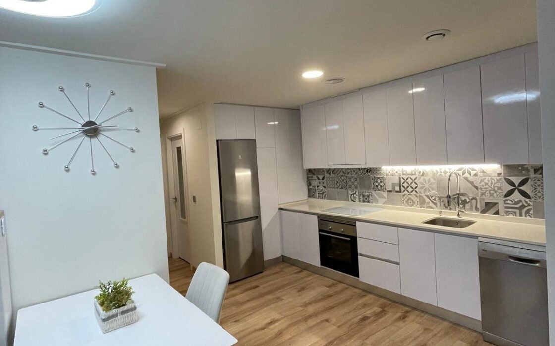 Стильне бунгало з терасою в Торрев’єсі 73 кв.м біля моря