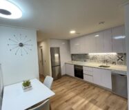 Стильне бунгало з терасою в Торрев’єсі 73 кв.м біля моря