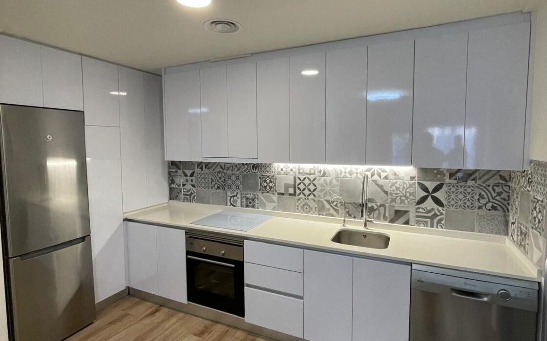 Стильне бунгало з терасою в Торрев’єсі 73 кв.м біля моря