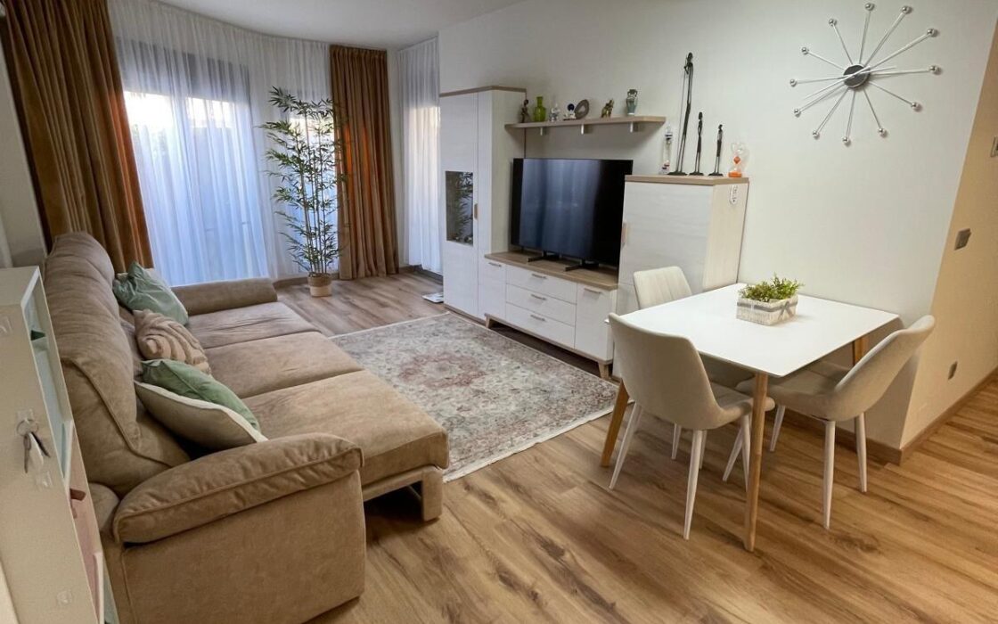 Стильне бунгало з терасою в Торрев’єсі 73 кв.м біля моря