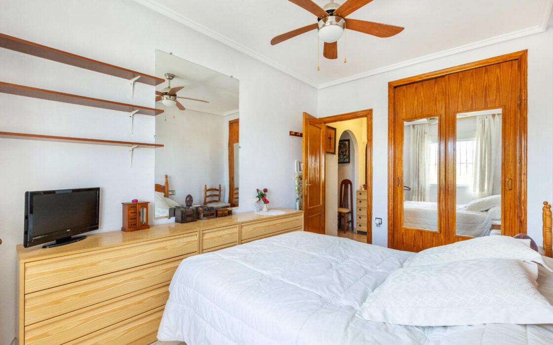 Бунгало в Торревьехе у моря с видом 87 кв.м, 5 комнат