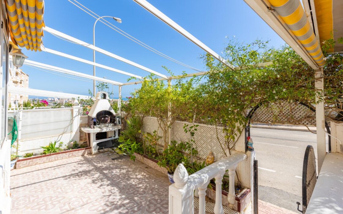 Бунгало в Торревьехе у моря с видом 87 кв.м, 5 комнат