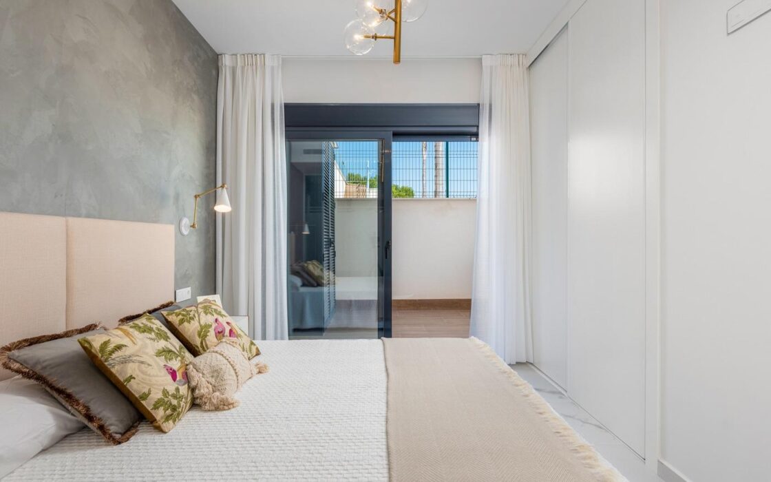 Бунгало 92 кв.м с видом на море в San Miguel de Salinas