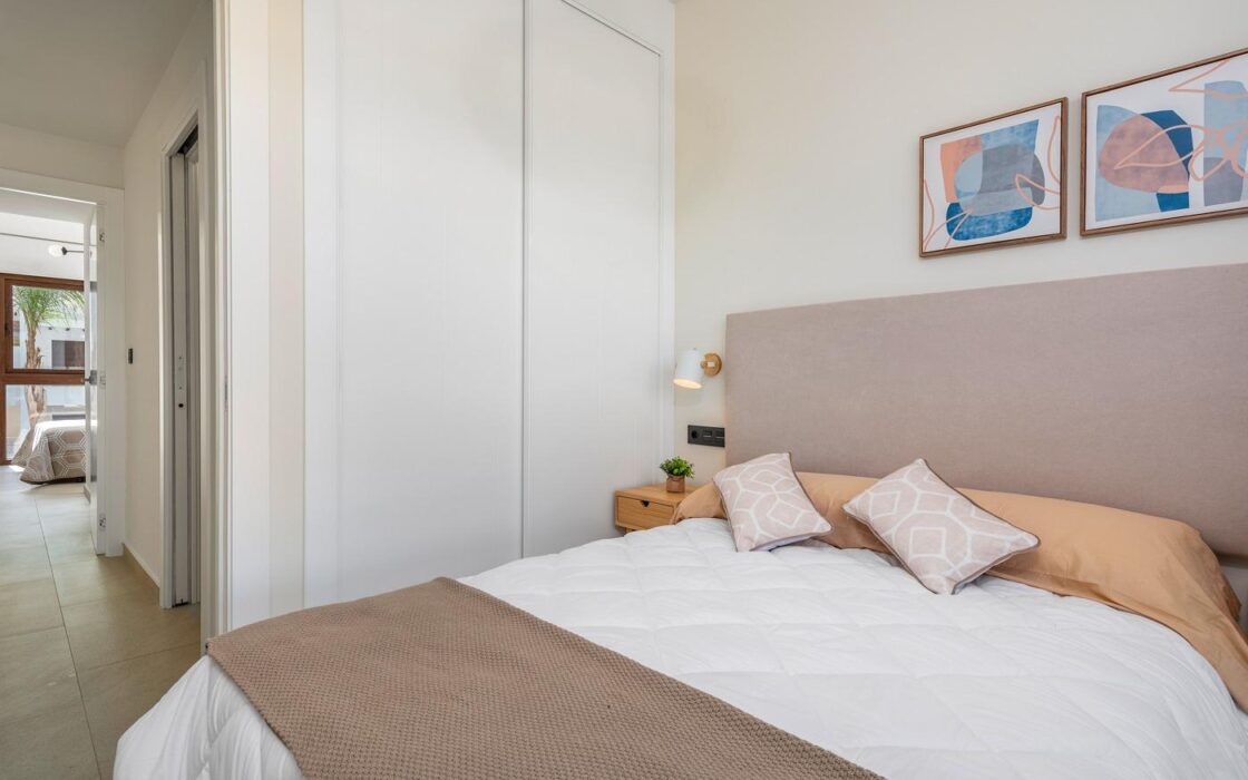 Бунгало в Торревьехе 63 кв.м с террасой у моря