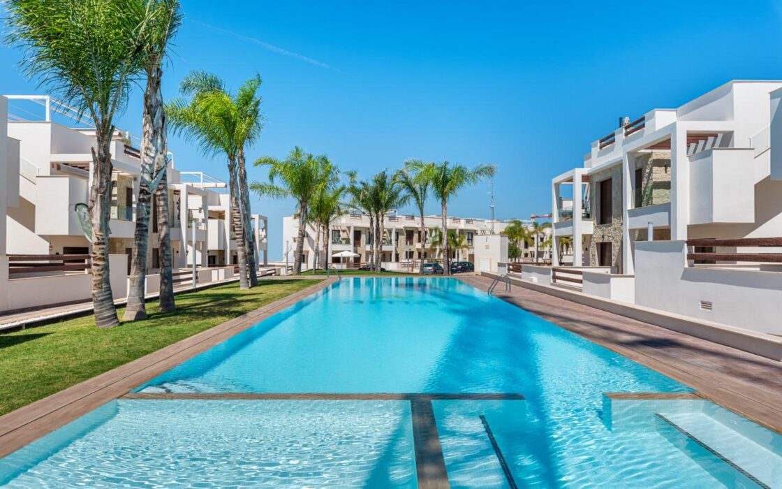 Бунгало в Торревьехе 63 кв.м с террасой у моря