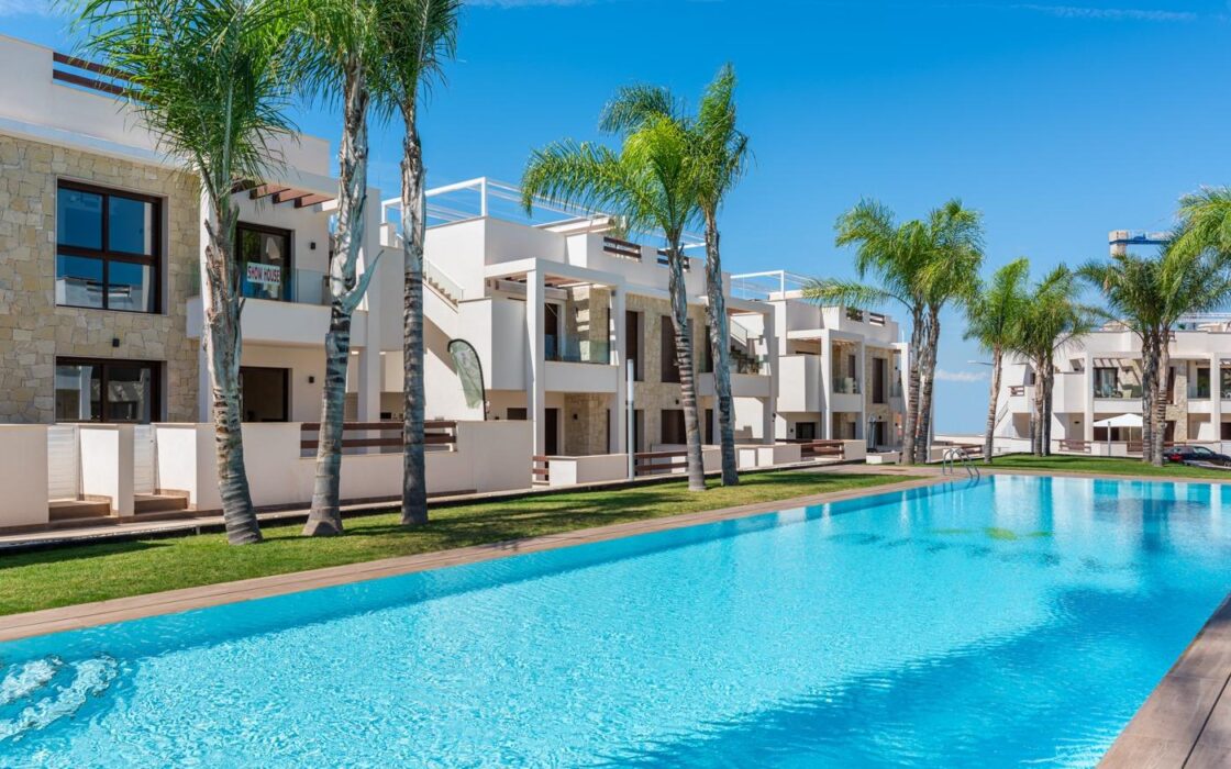 Бунгало в Торревьехе 63 кв.м с террасой у моря