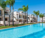 Бунгало в Торревьехе 63 кв.м с террасой у моря