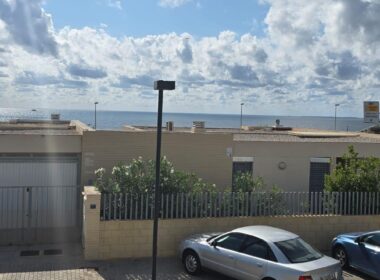 Бунгало в Аликанте у моря с террасой 135 кв.м