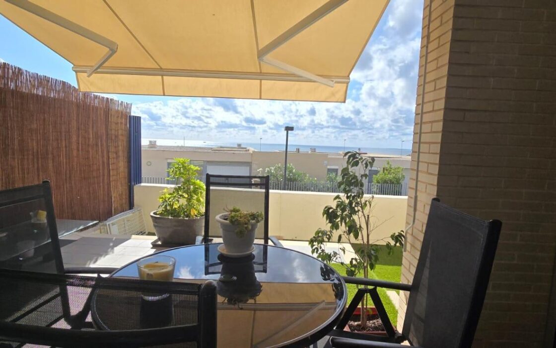 Бунгало в Аликанті біля моря з терасою 135 кв.м