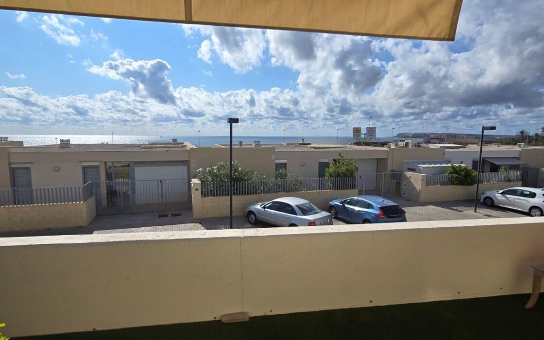 Бунгало в Аликанті біля моря з терасою 135 кв.м