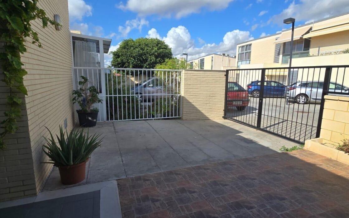 Бунгало в Аликанті біля моря з терасою 135 кв.м