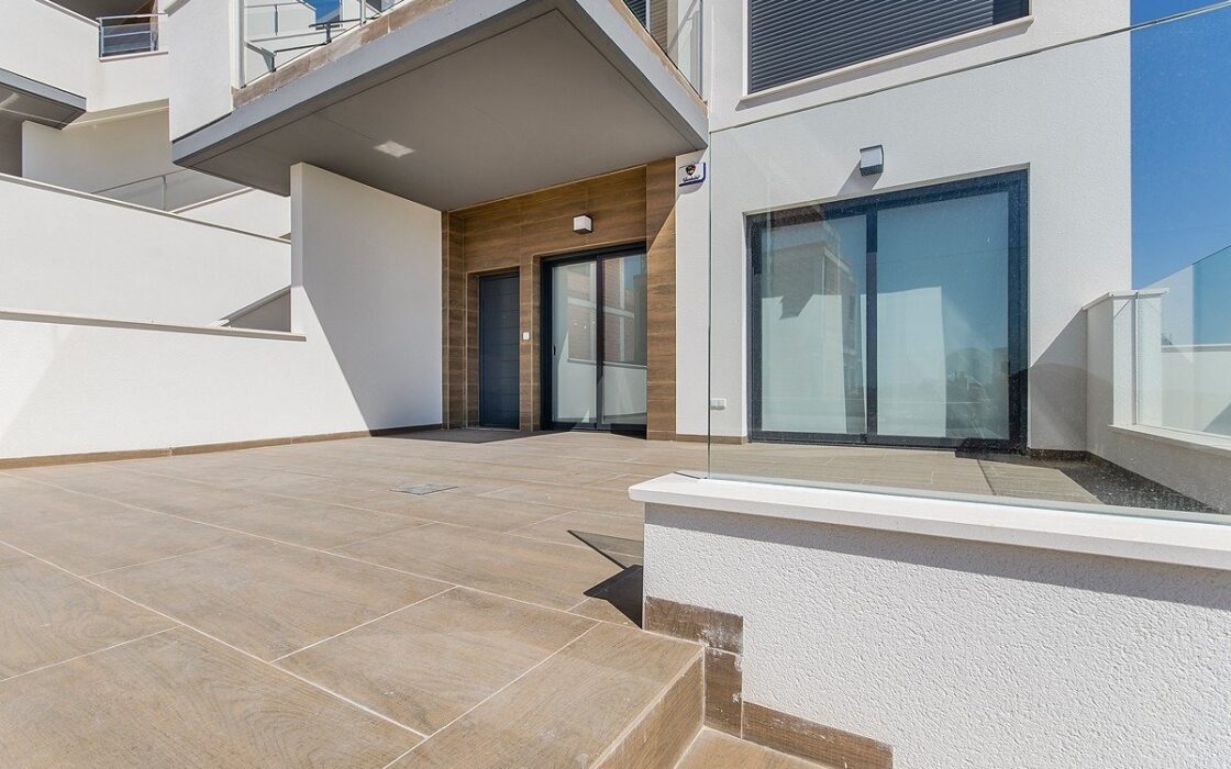 Бунгало з басейном у Сан-Мігель-де-Салінас від 92 кв.м.