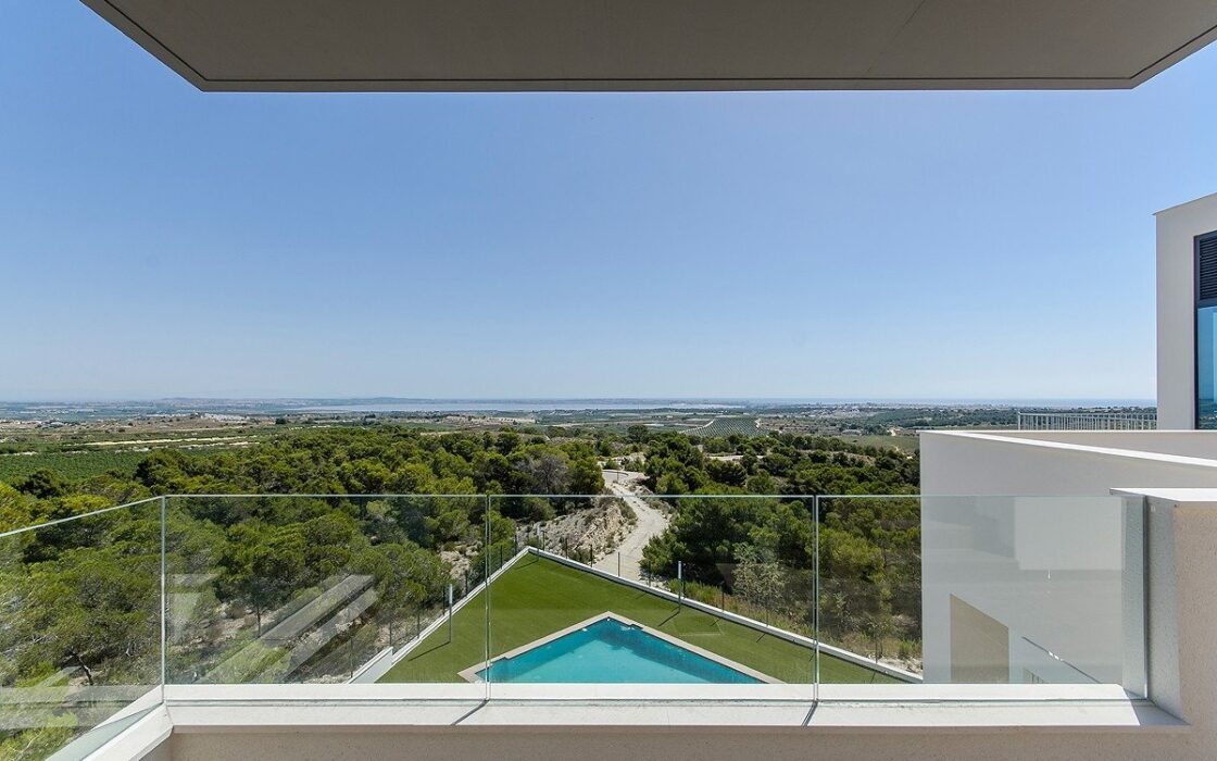 Бунгало з басейном у Сан-Мігель-де-Салінас від 92 кв.м.