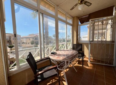 Бунгало в Торревьехе з терасою 70 кв.м в районі Torreta Florida