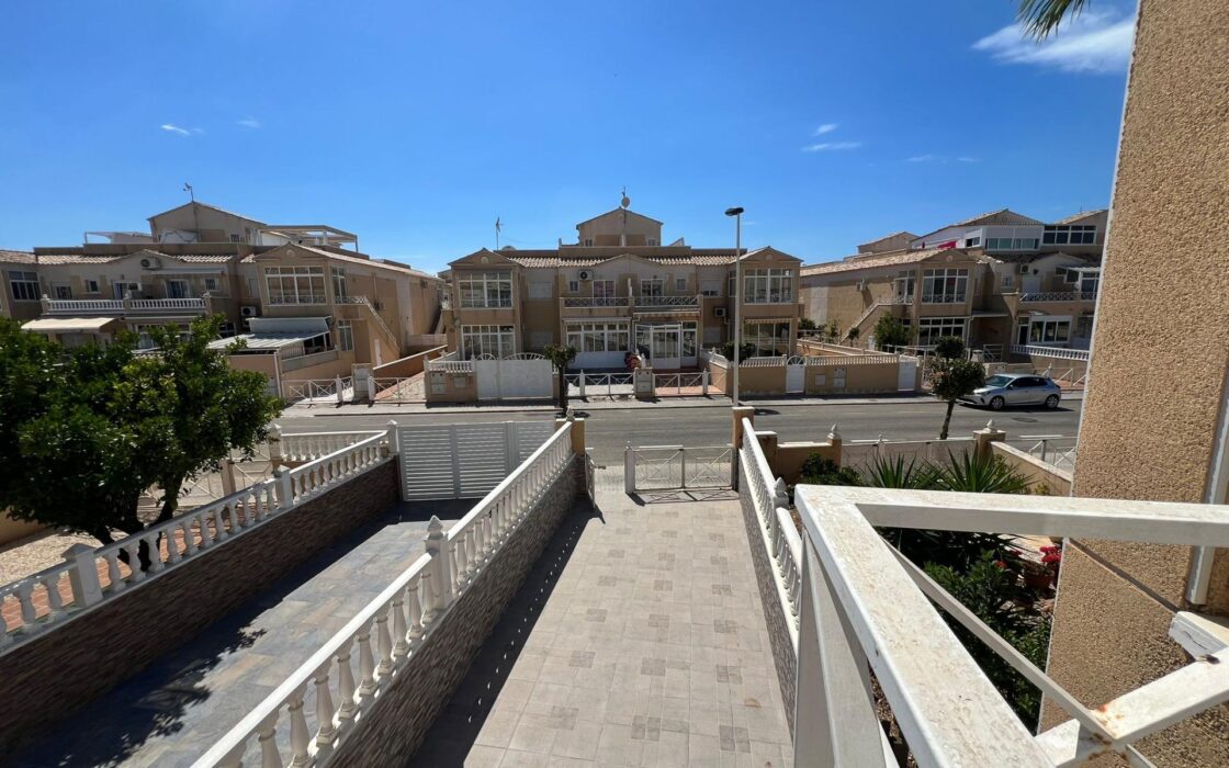 Бунгало в Торревьехе с террасой 70 кв.м в районе Torreta Florida