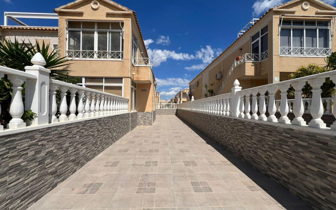 Бунгало в Торревьехе с террасой 70 кв.м в районе Torreta Florida