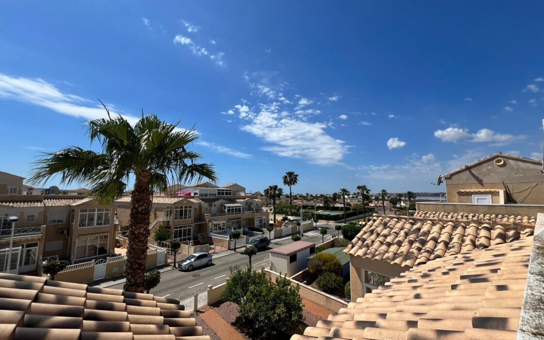 Бунгало в Торревьехе с террасой 70 кв.м в районе Torreta Florida