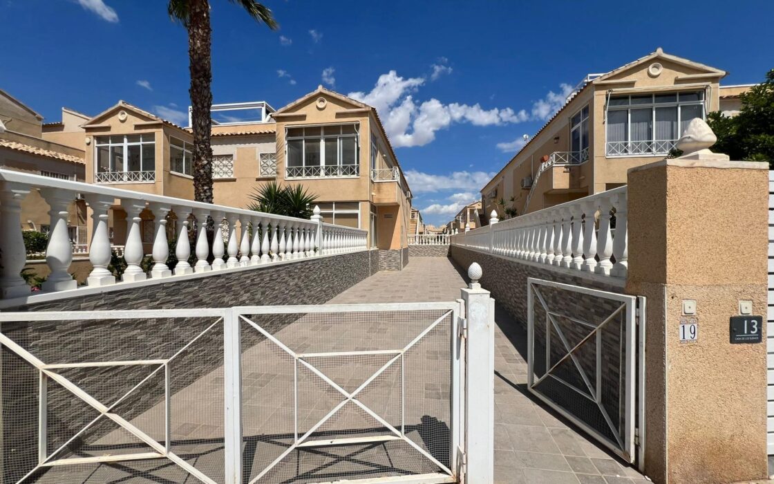 Бунгало в Торревьехе с террасой 70 кв.м в районе Torreta Florida