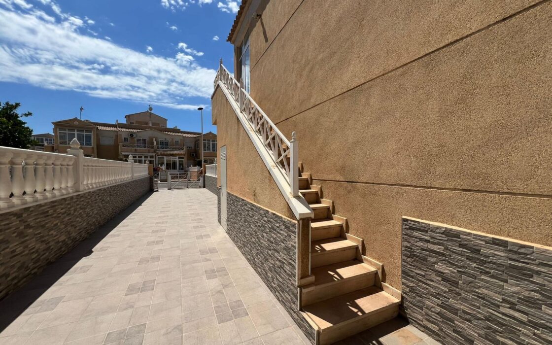 Бунгало в Торревьехе с террасой 70 кв.м в районе Torreta Florida